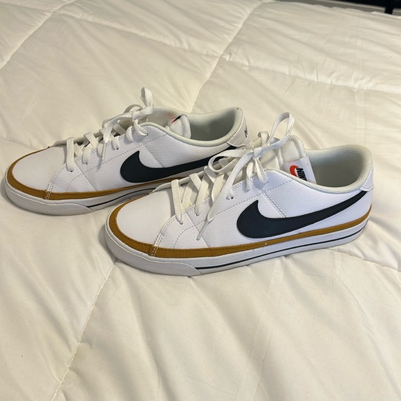 Nike Women’s Court Legacy - Picture 1 of 6